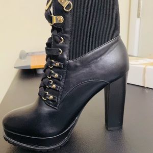Beautiful Black Boots, wear only once.